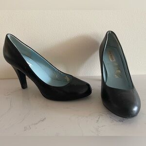 Steve Madden Black Classic Leather Heels, size 9.5
